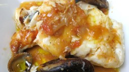 Recepta de cuina de Lluç a la marinera amb musclos i escopinyes
